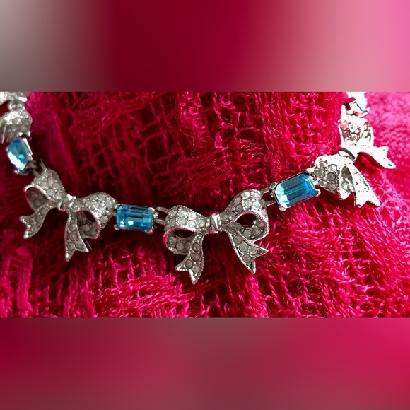 Bracelet w/Bows and Blue Rectangle Stones - Picture 5 of 8